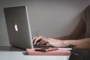 freelancer-typing-on-keyboard